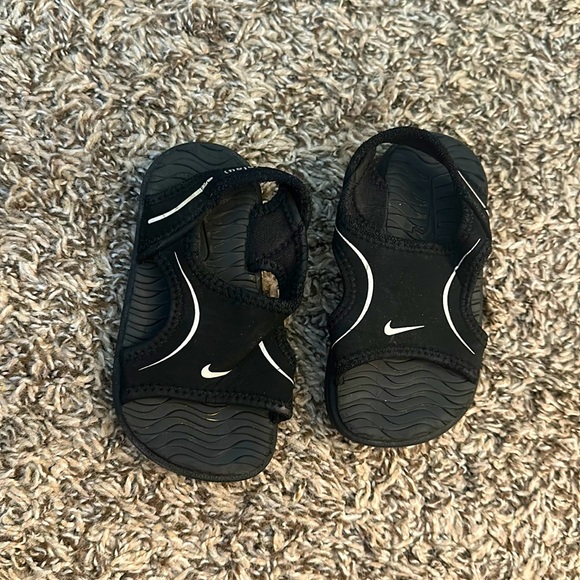 toddler nike slip ons
